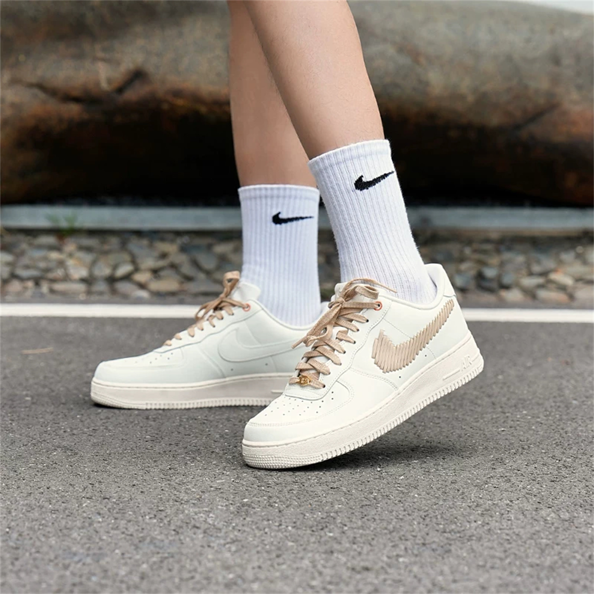 NIKE耐克男子AIR FORCE 1 '07 LV8空军一号运动休闲鞋IR7011-121