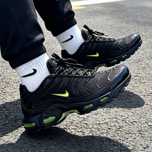 NIKE耐克男子NIKE AIR MAX PLUS运动休闲鞋DM0032-036