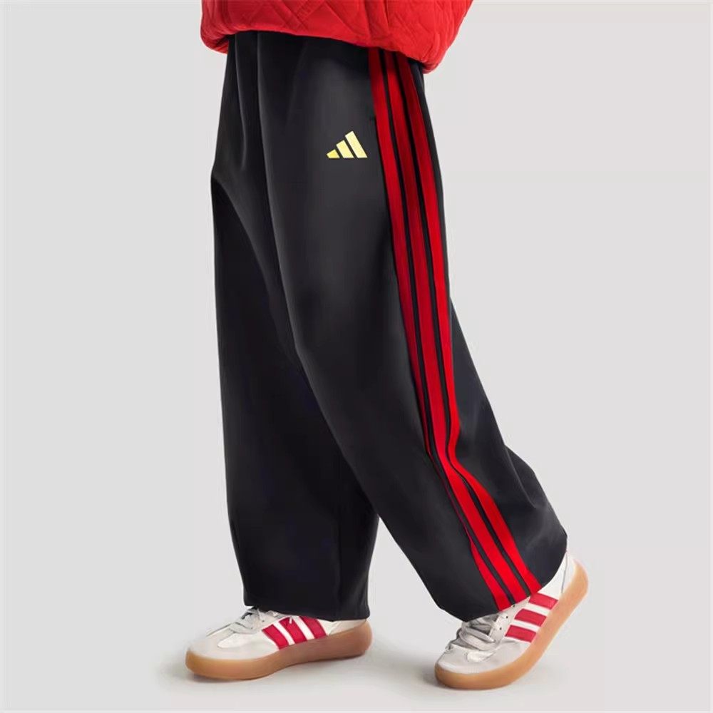 adidas阿迪达斯男小童新年裤子2026马年儿童运动休闲长裤KG5939