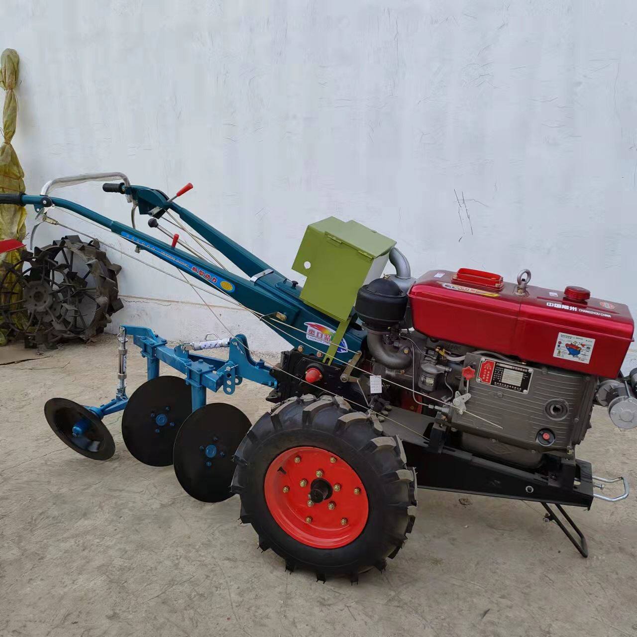 手扶葡萄埋藤机 家用手扶葡萄埋藤机 带座的打田手扶拖拉机