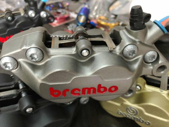 德安车行 正品布雷博BREMBO鲍鱼对4卡钳对四刹车卡钳下泵灰色黑色 摩托车/装备/配件 刹车片/刹车系统 原图主图