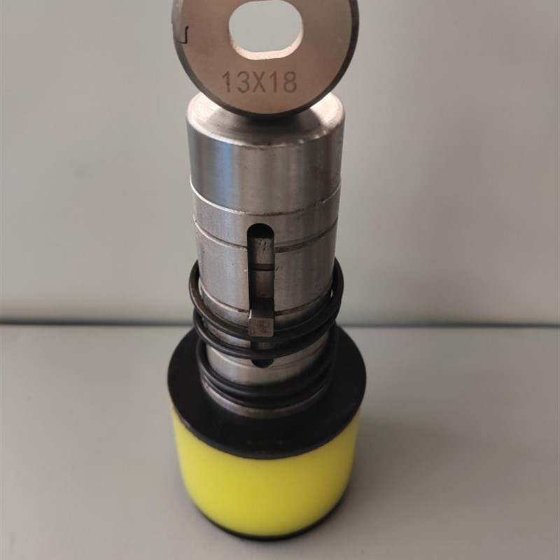 贝奇液压剪切断折弯倒角压花冲孔数控铜排加工机配件母线机模具