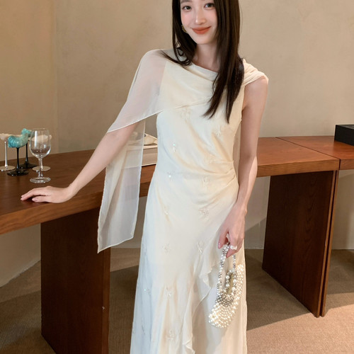 UONE-上新月落霜华氛围感刺绣重工飘带连衣裙(披肩不可拆)265371