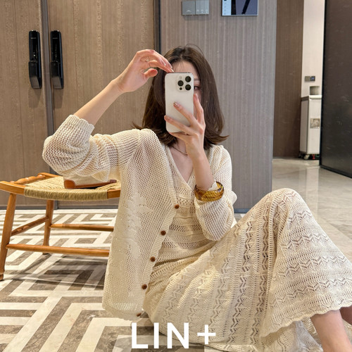 LIN+  -镂空提花莱赛尔气质V领松弛针织开衫(不含半身裙)LJEL221