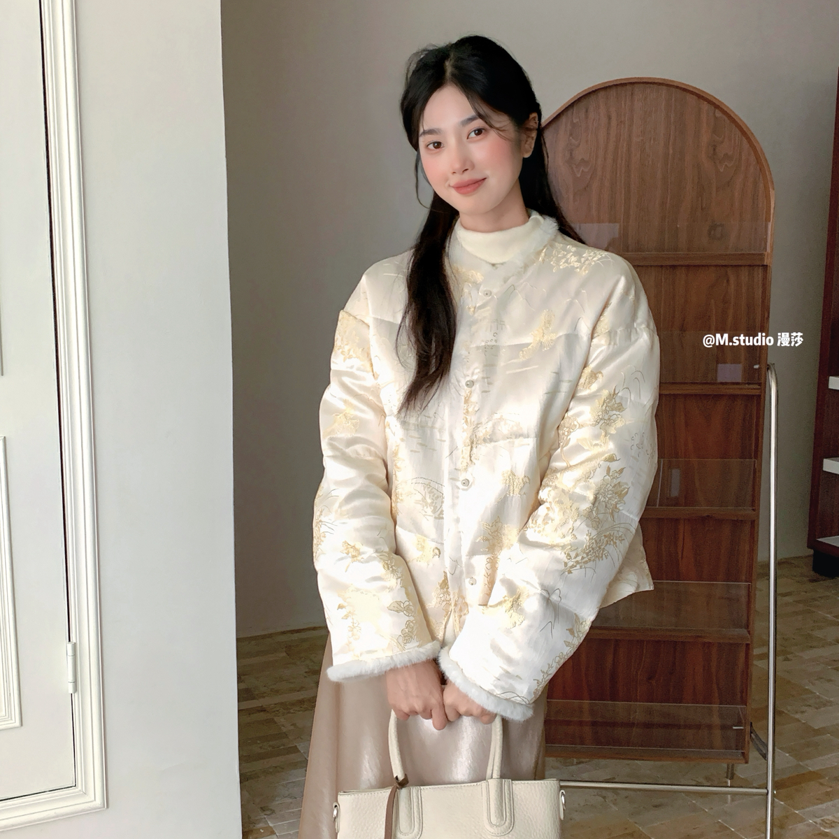 MSTUDIO漫莎-风缎面提花高级感新中标可溯源白鸭绒保暖羽绒服外套