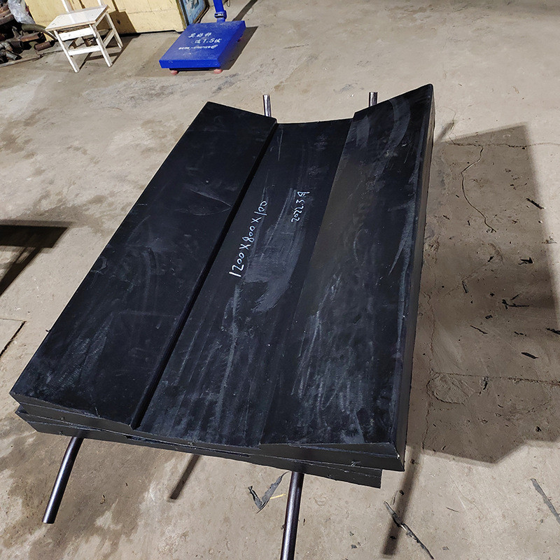 钢卷橡胶垫弹性金属卷板橡胶垫块三元乙丙橡胶异形件v型橡胶鞍座