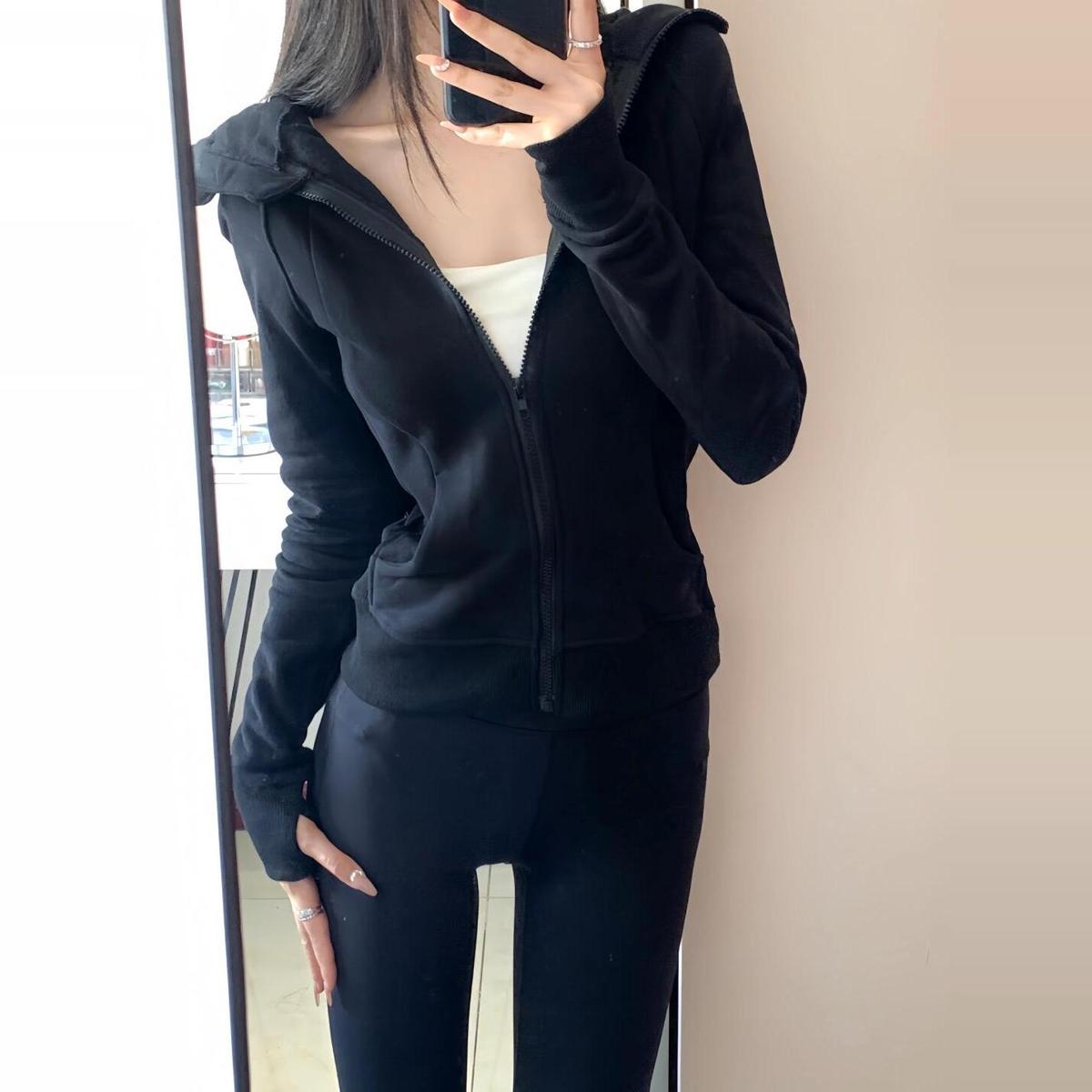 秋季外套女春秋款黑色卫衣秋冬2025新款修身运动短款连帽瑜伽上衣