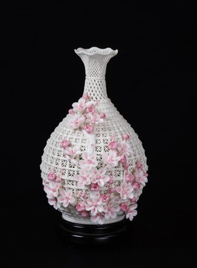 中国白梅花玉壶春镂空家居饰品 现代陶瓷花瓶创意瓷雕工艺品摆件