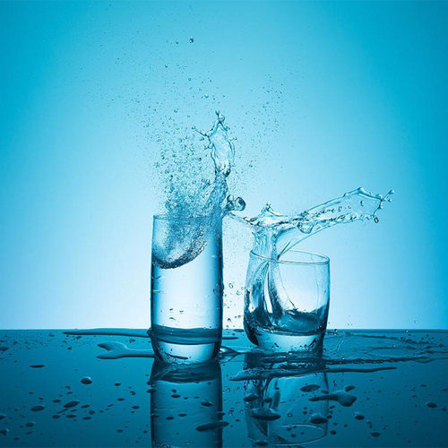 厂家批发电蒸馏水高纯度蒸馏水工业级实验室用去离子蒸馏水