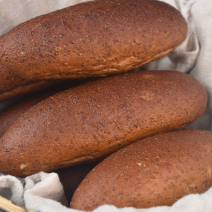 新货麦可兰全麦碱水肉松卷全麦碱水黑芝麻卷面包欧包健康代餐