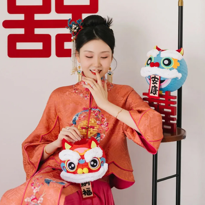 醒狮灯笼女方晨袍新娘拍照道具结婚装饰布置中式婚礼跟拍出片神器