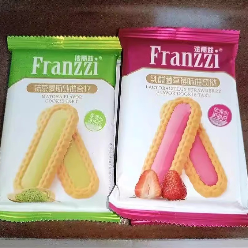 新货法丽兹曲奇挞饼干抹茶慕斯草莓味夹心饼干小吃零食夹心曲奇饼