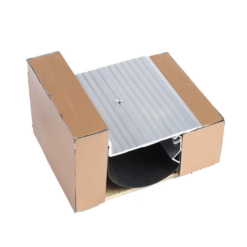 厂家型地面盖板型f-wom变形缝装置铝合金转角供应盖板伸缩缝