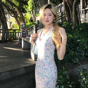 气质沙滩 新品 法式 复古V领碎花挂脖连衣裙女夏季 海边度假露背修身