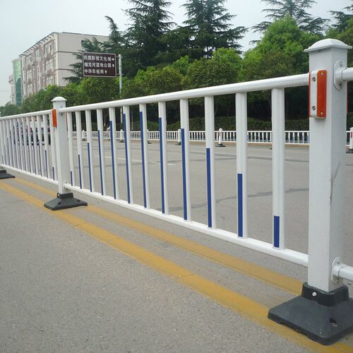 市政护栏道路交通防撞分流隔离栏城市停车场人行道马路锌钢防护栏