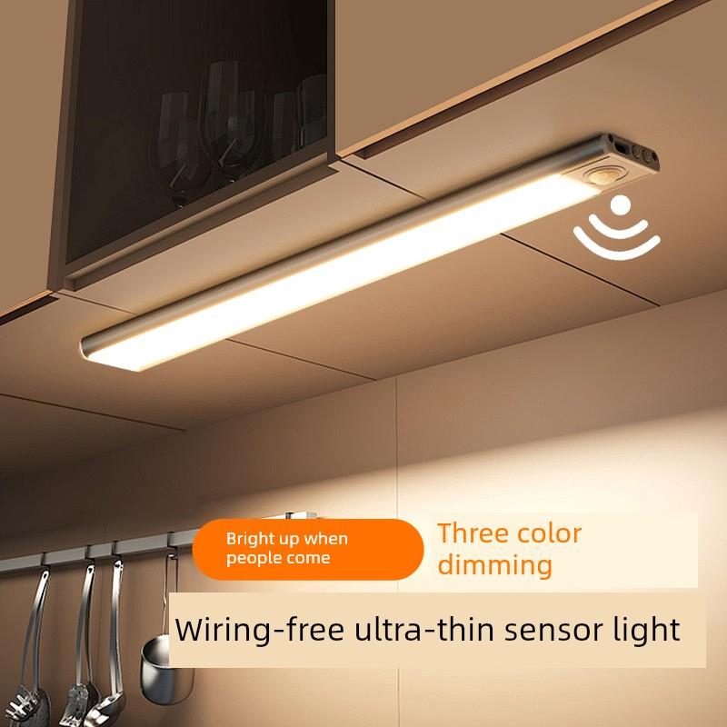 机柜灯Led机柜底部灯自动感应灯，当有人来的时候亮起，入口门衣