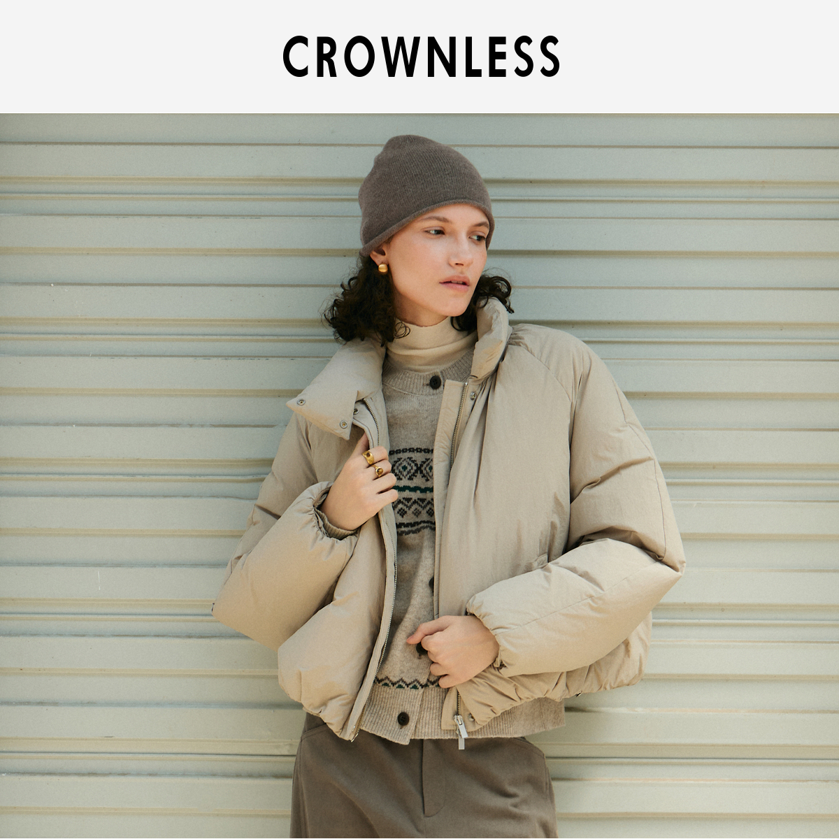 造型斜插袋 下摆橡筋收束 包裹感立领