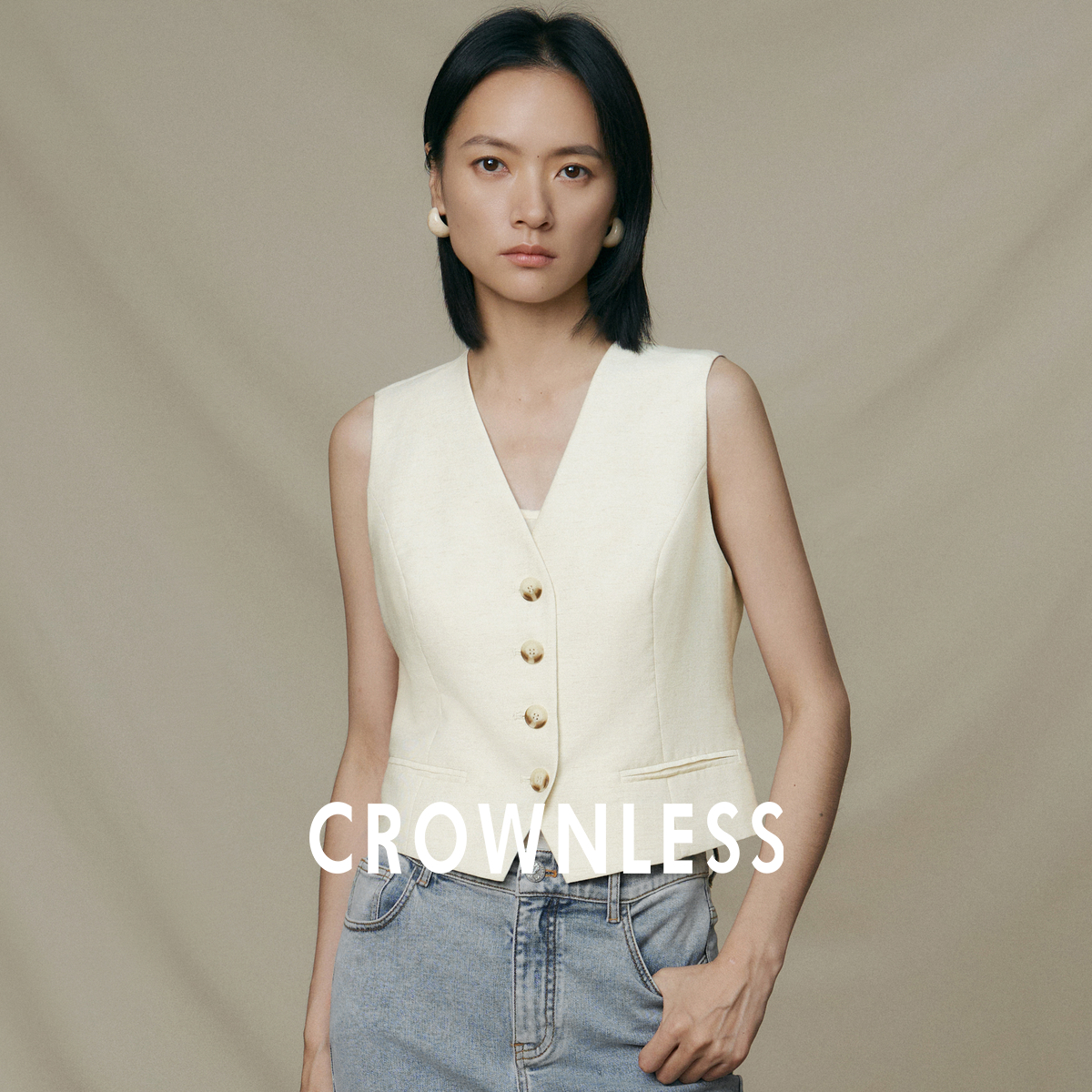 叠穿风 经典V领  尖角下摆 一字袋