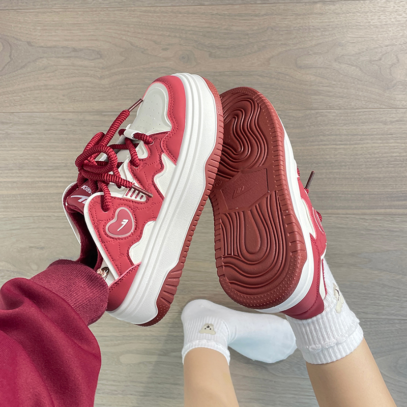 回力红色爱心设计加绒厚底板鞋