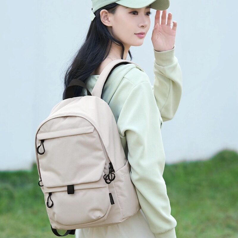 新款双肩包简约风男女通用大容量轻便防水书包日常背包电脑包休闲