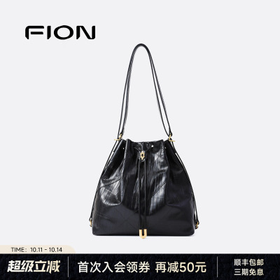 Fion/菲安妮莫相离真皮水桶包2025新款大容量通勤小众双肩背包女