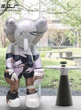 网红潮玩kaws暴力熊不锈钢金属室内卡通雕塑售楼部样板房公仔摆件