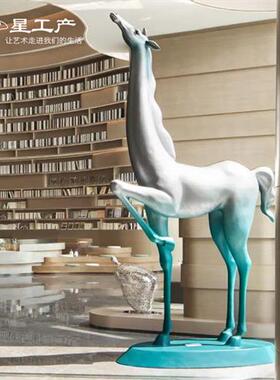 网红潮玩kaws商场美陈软装设计暴力熊玻璃钢树脂餐厅橱窗雕塑摆件