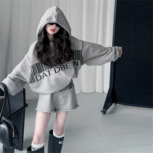 韩国Uamtor秋套装女童灰色宽松连帽毛衣短裤网红炸街韩系时尚穿搭