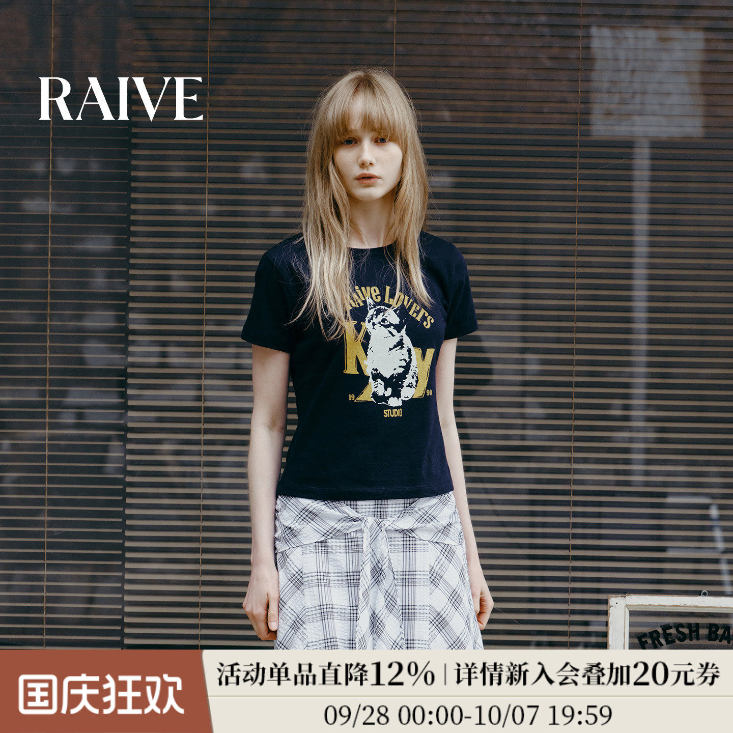 RAIVE猫咪字母印花修身正肩短袖T图片