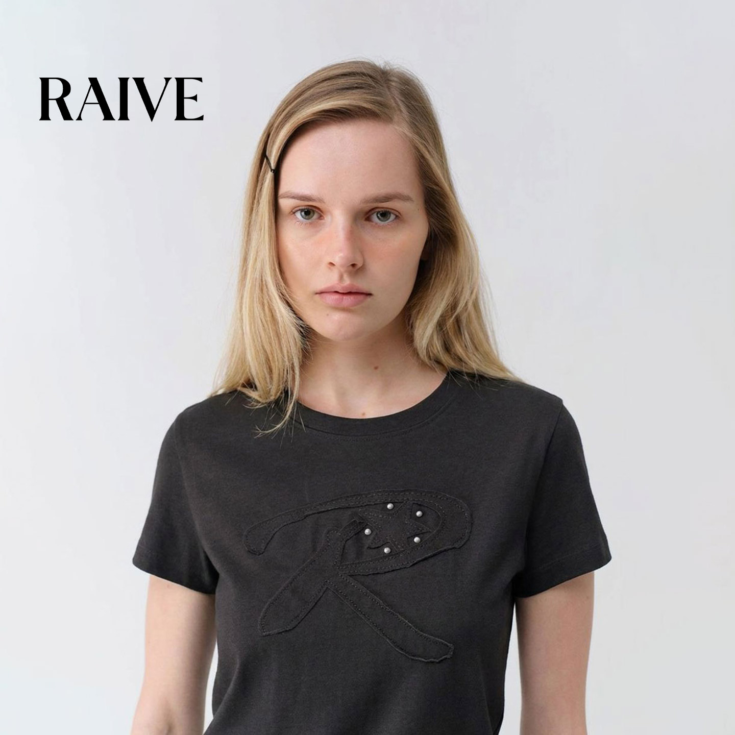 RAIVE铆钉字母贴布刺绣短袖T恤图片
