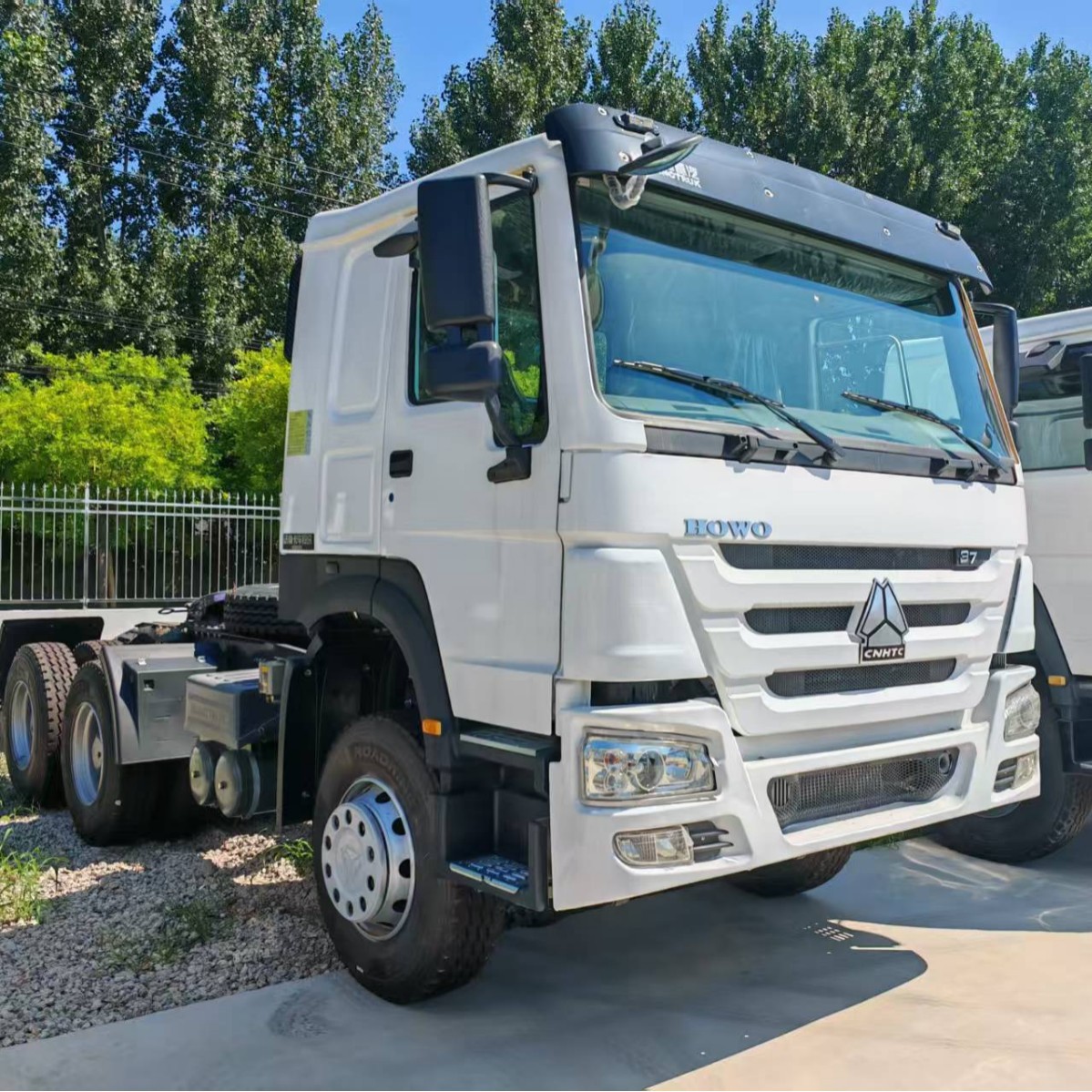 豪沃后八轮渣土自卸车 8x4渣土车出口版带证前四后八工程车可按揭