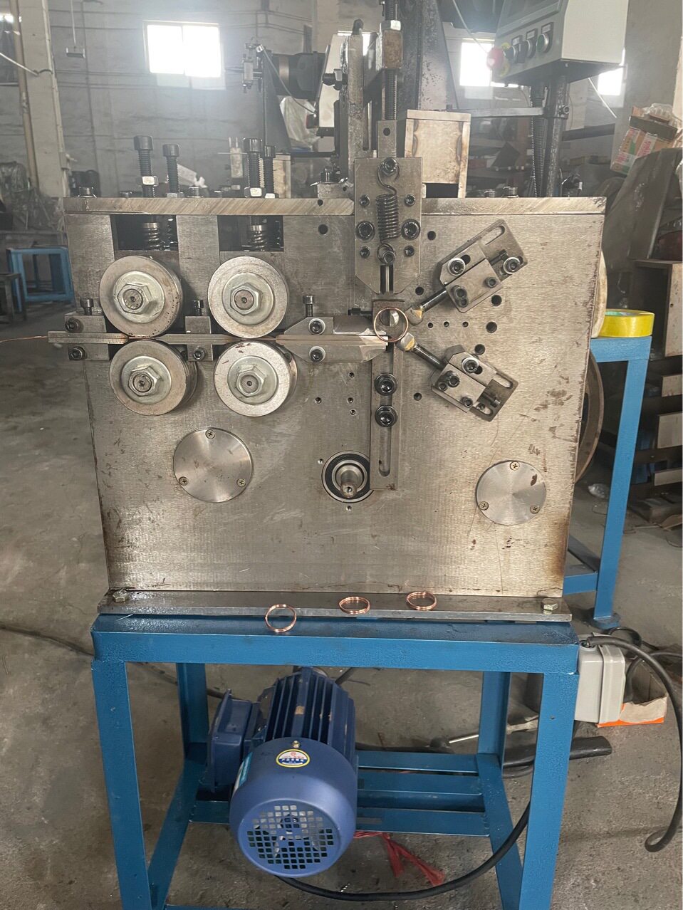 供应数控打圆机健身器材体育用品仓储笼打扣机扭簧机弹簧改装设备