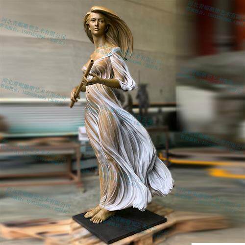 拿笛子站立西方欧式美女铸铜雕像艺术品铜雕欧式建筑景观装饰雕塑
