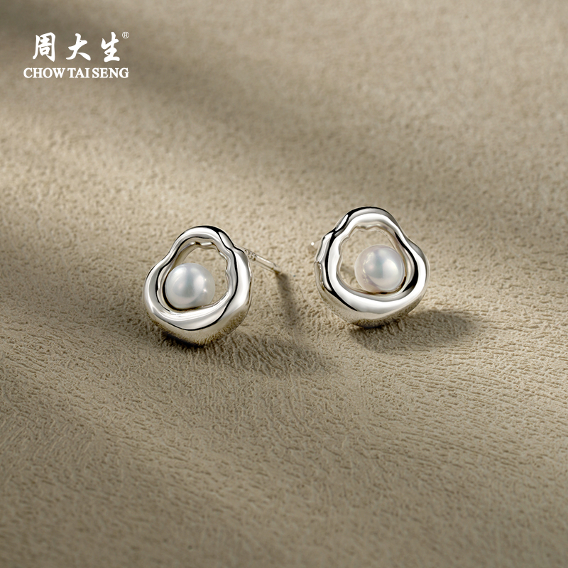 周大生淡水珍珠银耳钉
