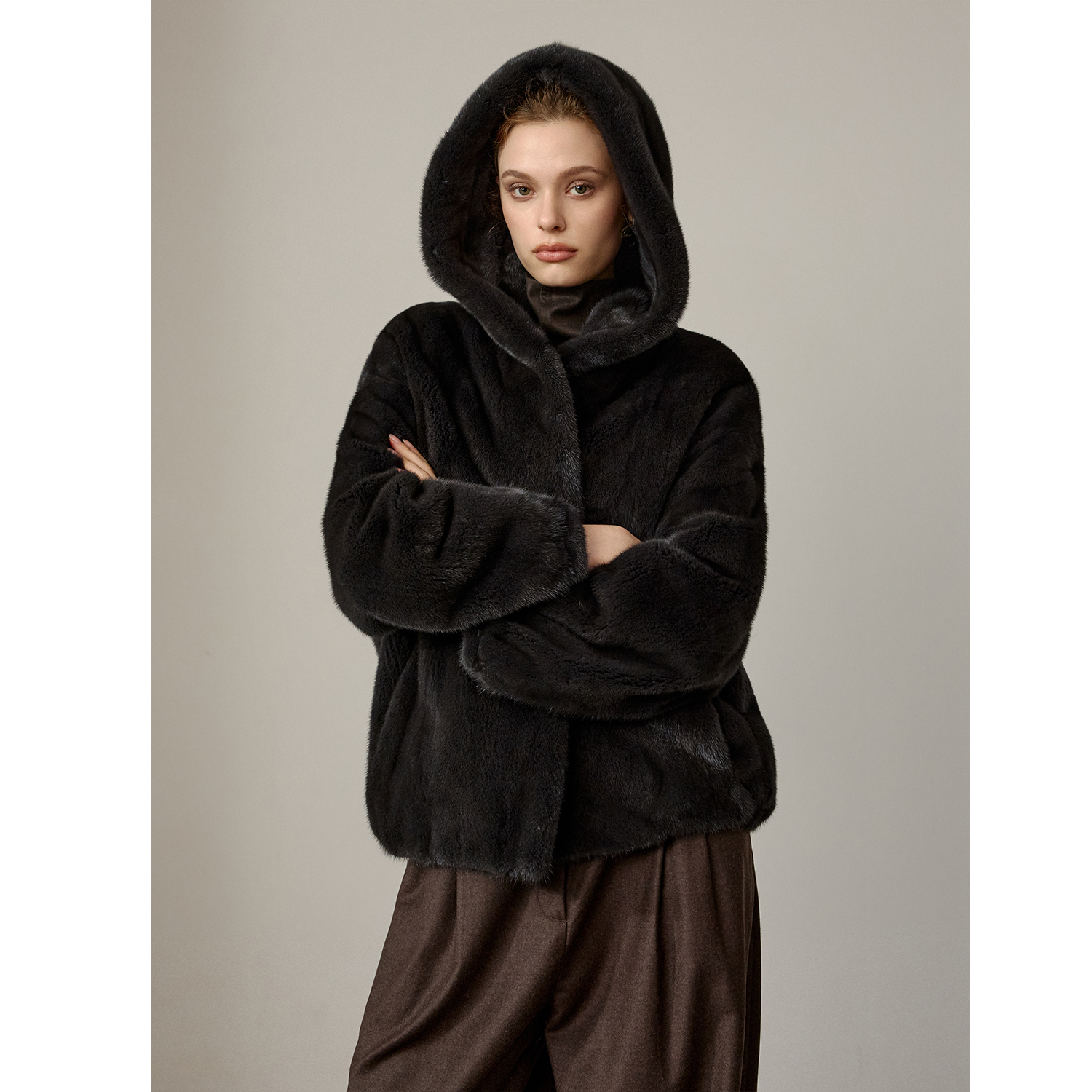北欧传奇|黑灰色调水貂外套2025新款进口天鹅绒级连帽貂皮皮草女