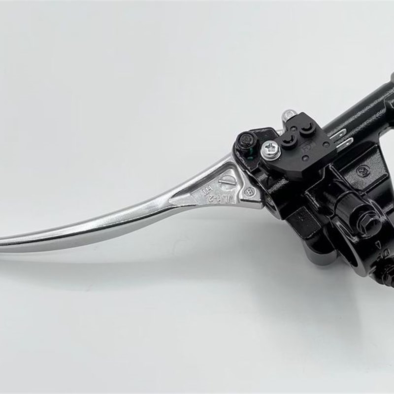 适用铃木摩托车锋彩QS12q5T-3-3A前碟刹泵上泵QS150T-3刹车液压泵