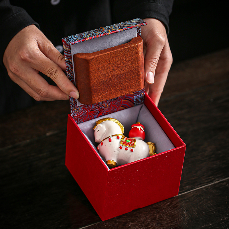 2026年马年摆件礼盒装中式国潮风格礼品创意马上有钱客厅桌面装饰