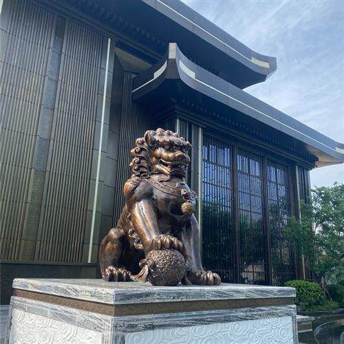大型铸铜故宫狮酒店门口招财动物摆件铸铁喷漆汇丰狮蹲坐款铜狮子
