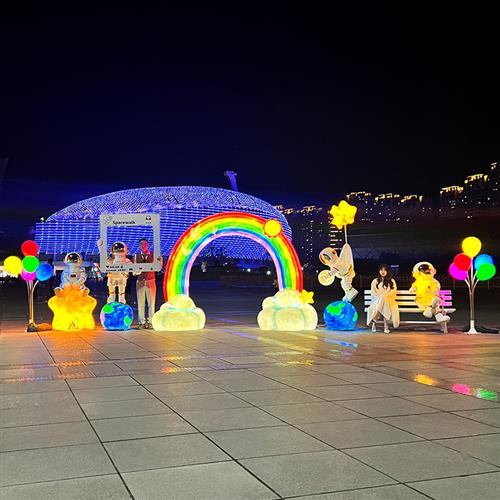 仿真彩虹云朵雕塑发光网红打卡装饰玻璃钢兔子雕塑房产景区大摆件