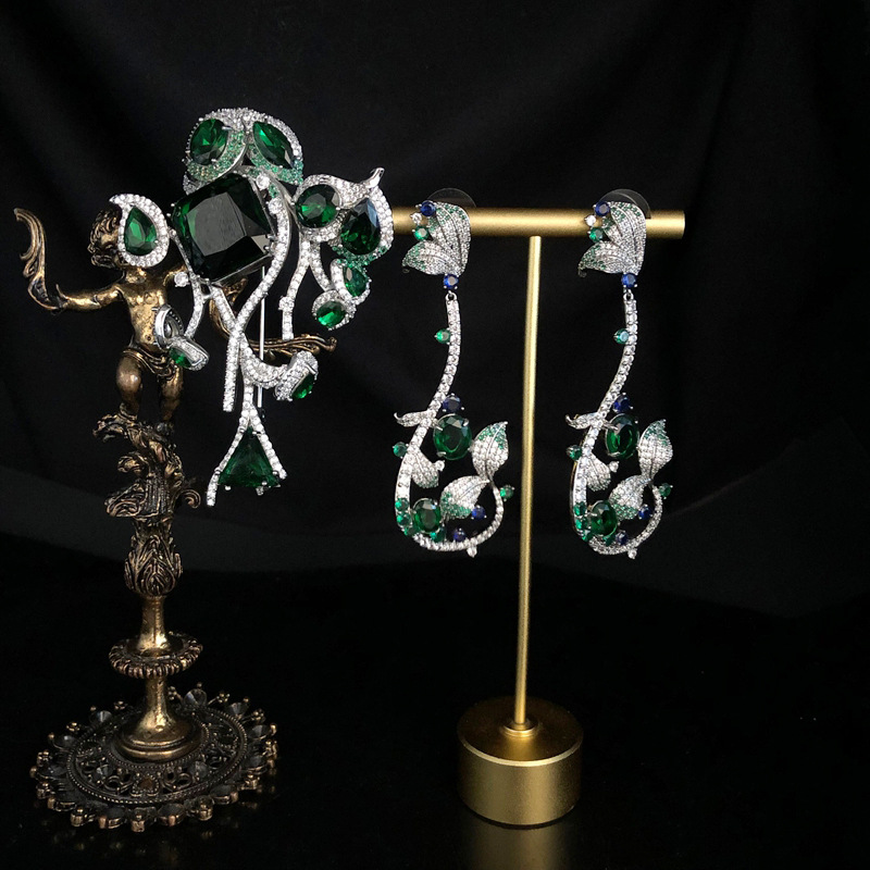 高档轻奢时尚胸针耳环铜镶锆石祖母绿宝石精致百搭耳钉别针套装