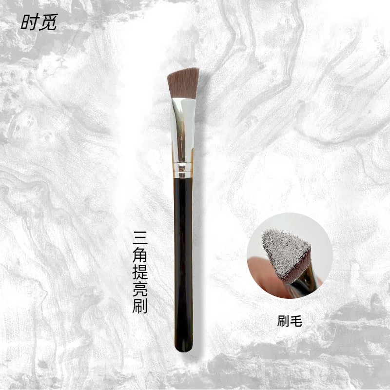 新款超软斜三角高光泪沟烫斗刷提亮面中这法令纹遮瑕化妆刷无刷痕