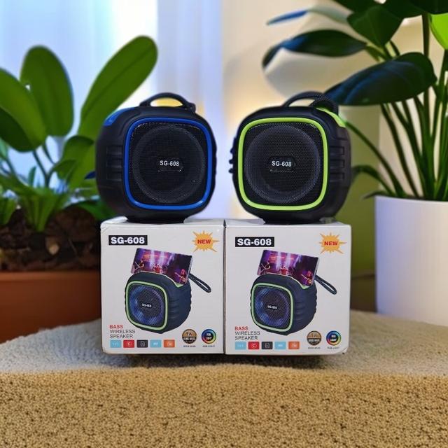 谁变SG-608手提蓝牙音响户外便携多功能桌面手机支架重低音炮