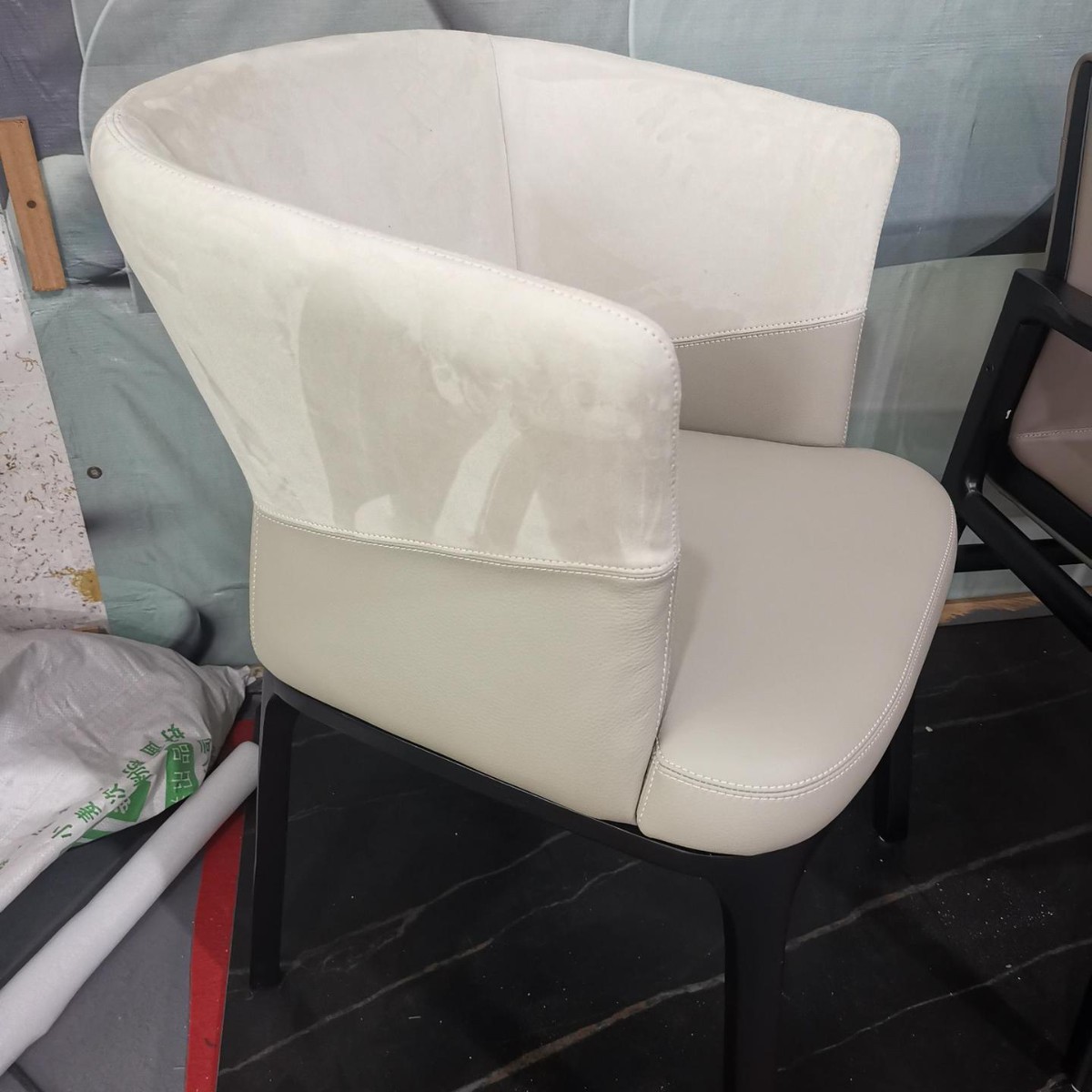 意式餐椅现代简约北欧靠背椅极简餐厅休闲椅时尚马鞍皮椅扶手