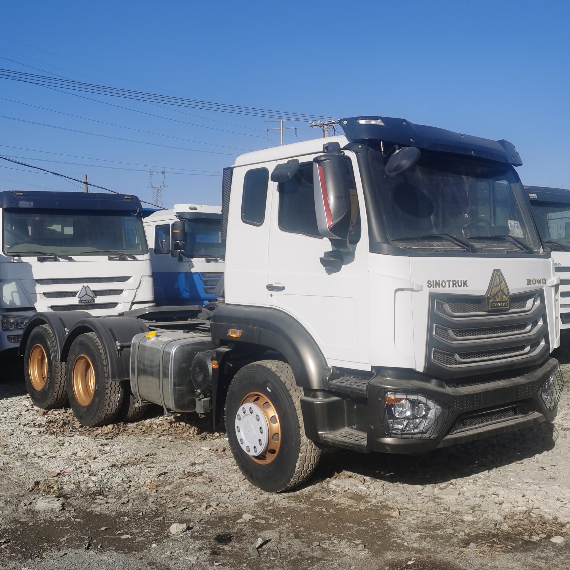 中国重汽HOWO再整备牵引车出口SINOTRUCK豪沃371马力6X4牵引车