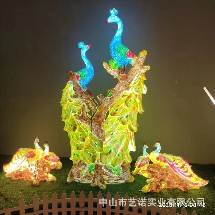 大型户外玻璃钢雕塑孔雀造型发光树脂玻璃钢文旅景观仿真情侣孔雀