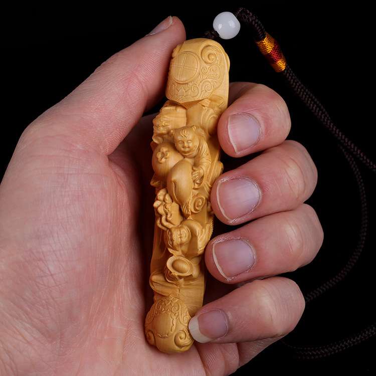 汽车挂件黄杨木精品雕刻 手把件车载挂件木质创意工艺品