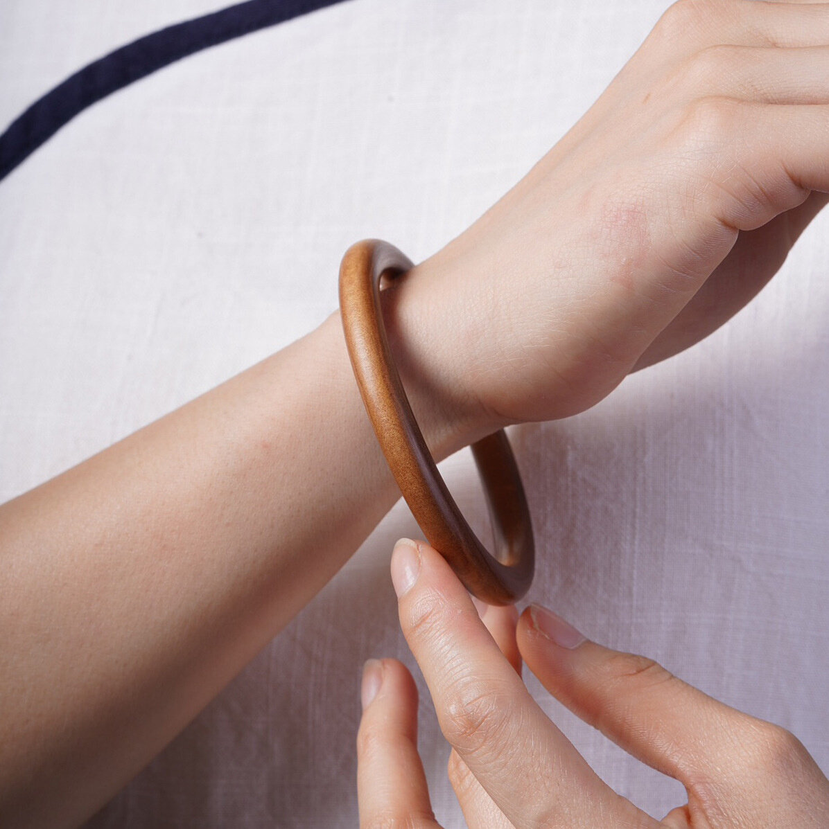 好物印度老山檀香手镯女圆条老料檀香木贵妃镯复古镯子首饰送女友