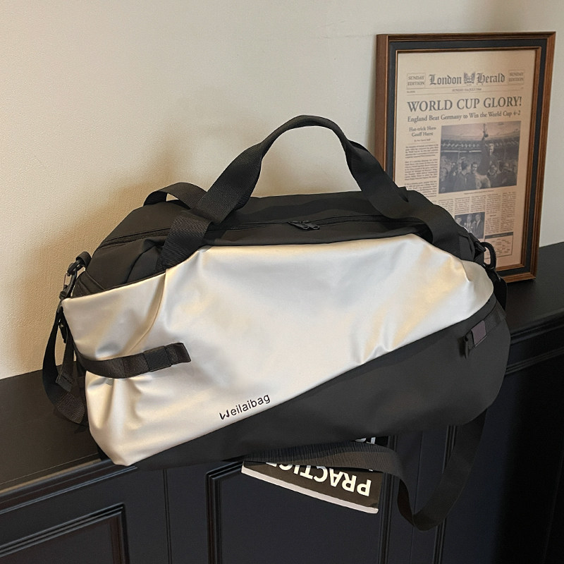 大容量短途旅行包女时尚手提出差行李袋防水轻便斜挎运动健身包男