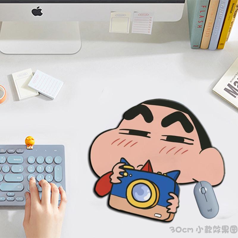 蜡笔小新异形鼠标垫大号可爱卡通动漫办公室工位橡胶防滑便携桌垫图片