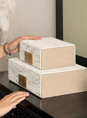 现代衣帽间中古收纳盒轻奢样w板间梳妆台储物软装设计师高级感摆